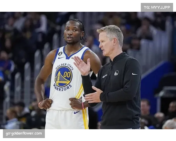 勇士库明加弱侧空切暴扣得手,回应对手此前的一次强势进攻 勇士库明加弱侧空切暴扣得手,回应对手此前的一次强势进攻